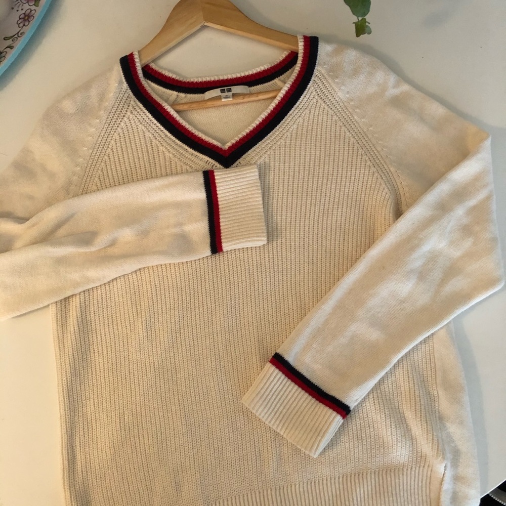 UNIQLO preppy white knit sweater